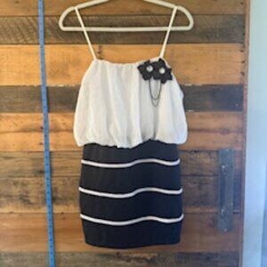 Solar Black & White Statement Mini Dress – Size Large